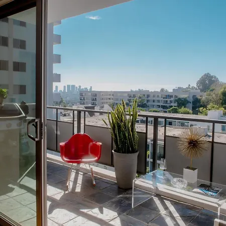 The Sunset Blvd Luxury High-Rise, 180 City Views